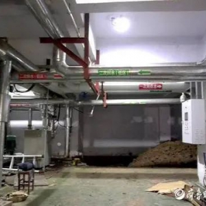 怪事！一到供暖季地下室就冒水，拆了水箱挖了地面仍找不出原因…